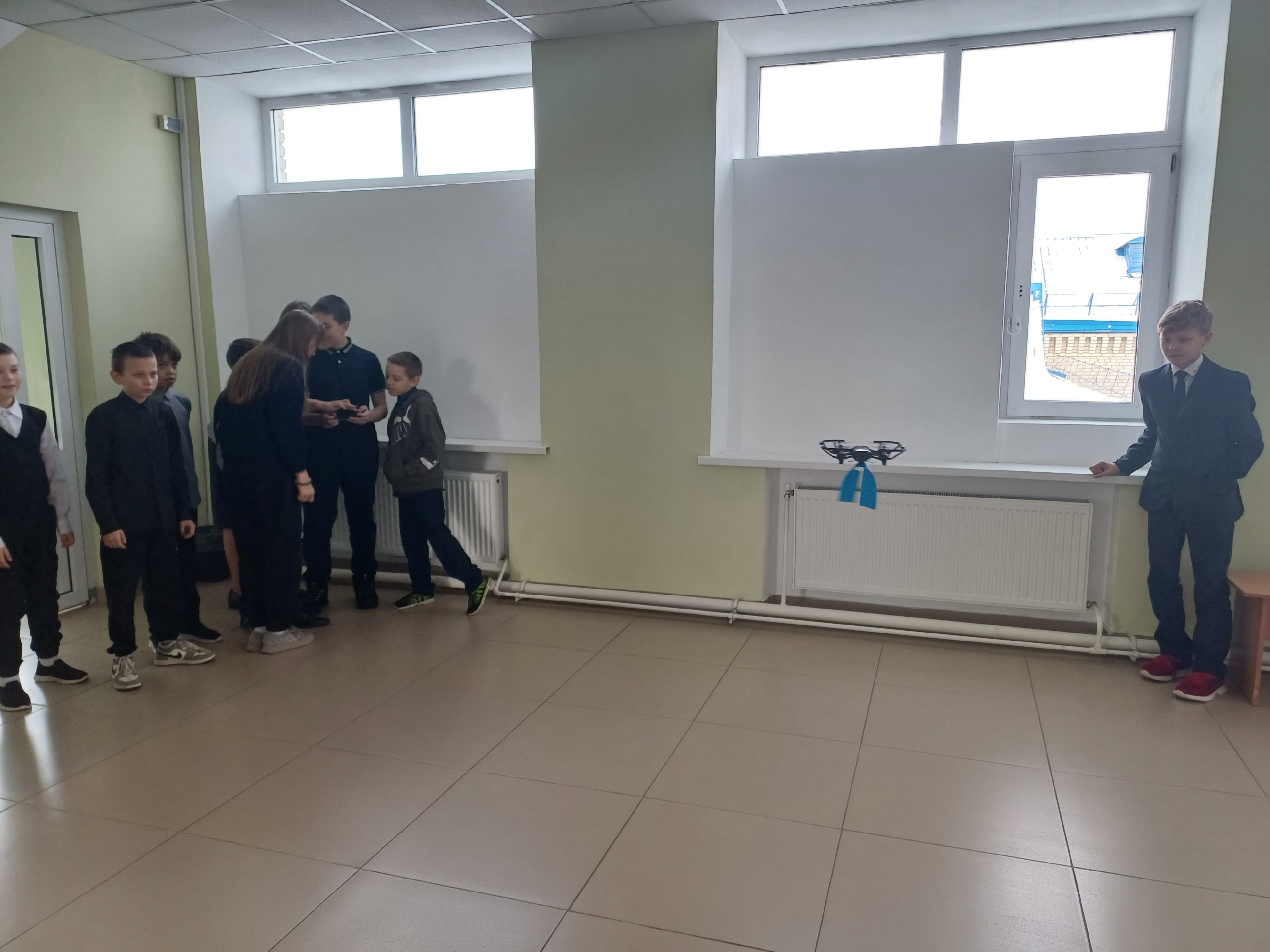 Роботы поздравляют с Новым годом!.