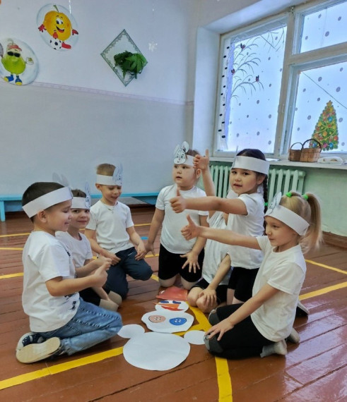Зимнее приключение спортивных зайчат.